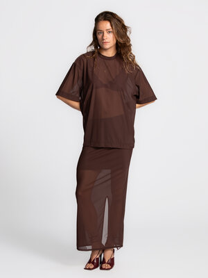 Transparant T-shirt Ulaaka. Sheer brown elegance. Deze donkerbruine, transparante T-shirt is een echt statement piece. Co...