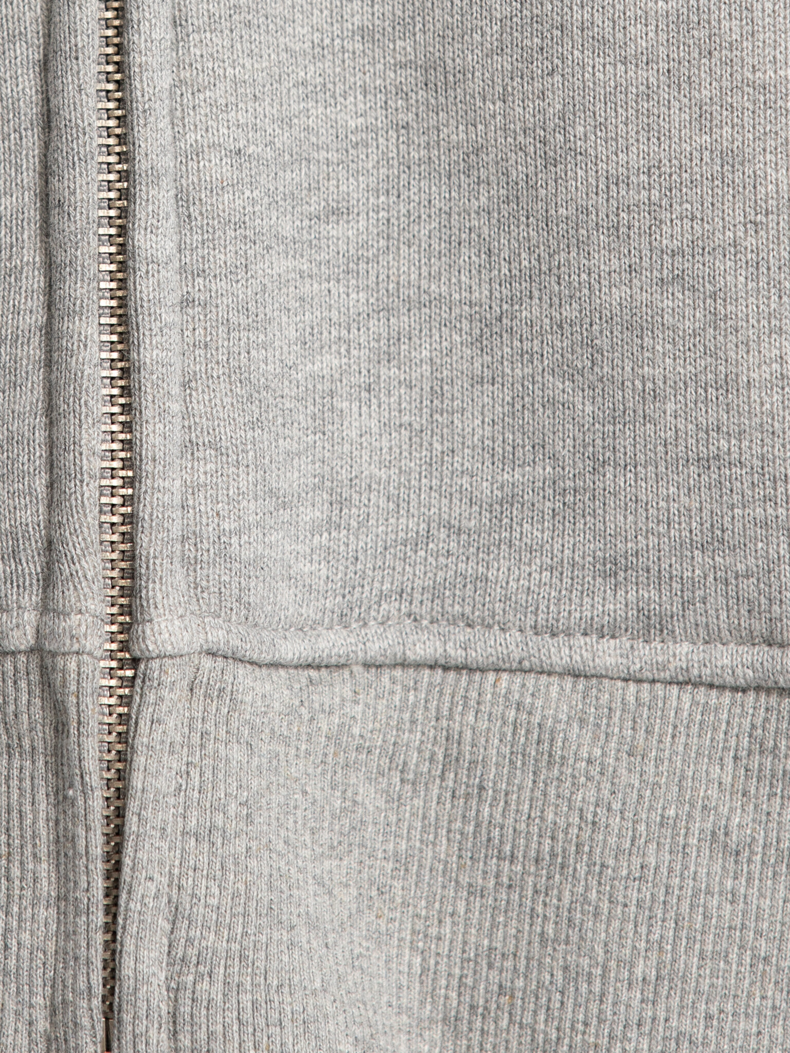 Les Soeurs Hoodie Mace 8. Comfy on the go. Deze grijze hoodie met rits en bordeauxkleurig two-tone koord is de perfecte m...