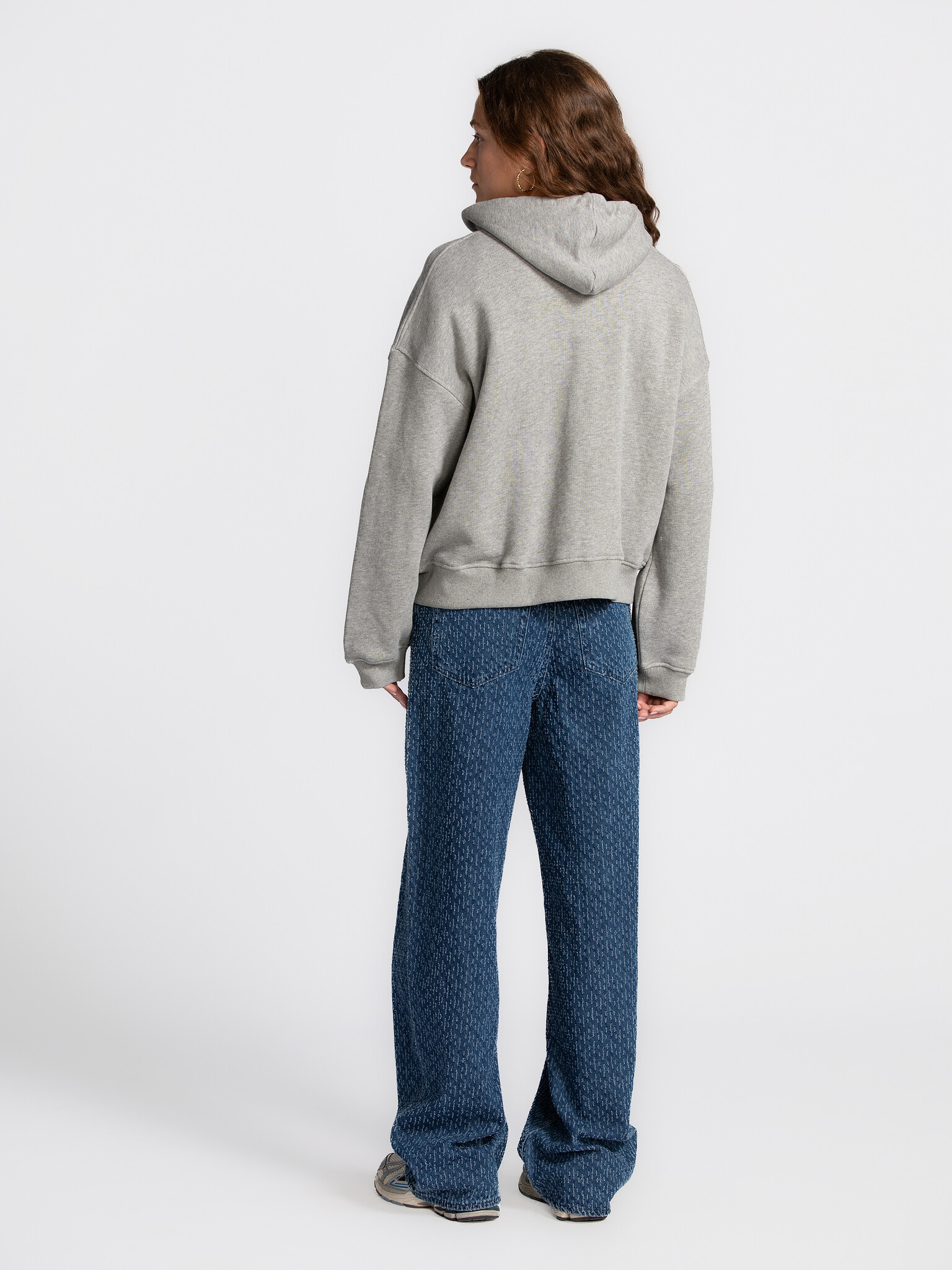 Les Soeurs Hoodie Mace 7. Comfy on the go. Deze grijze hoodie met rits en bordeauxkleurig two-tone koord is de perfecte m...