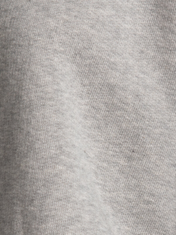 Les Soeurs Sweat Emma 6. The ultimate classic. Ce pull gris est une pièce qui fonctionne à tous les coups. Sa coupe ample...