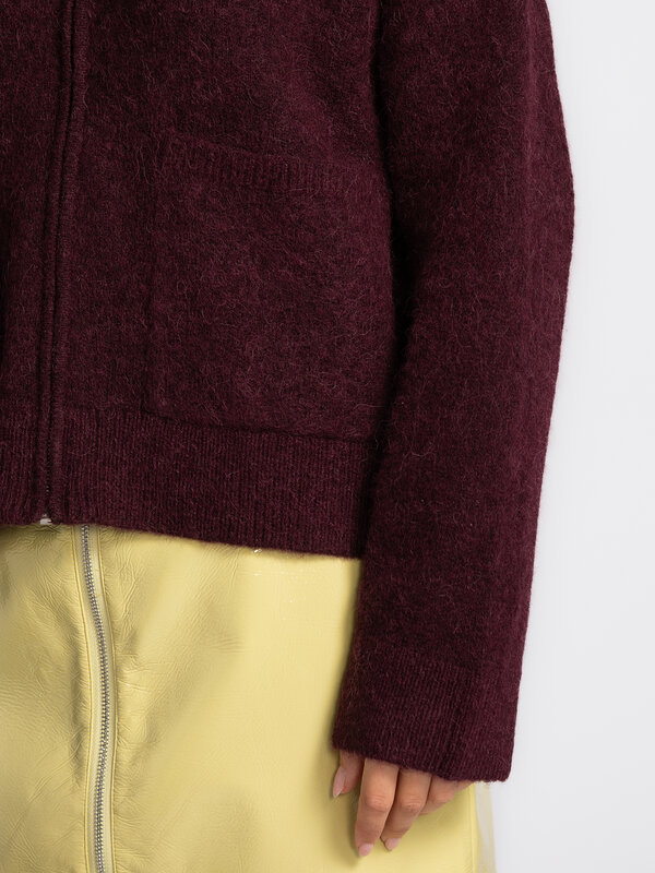 Selected Zipper cardigan Sia Ras 4. Rich in hue, soft in feel. This deep fig-coloured cardigan adds warmth and elegance t...