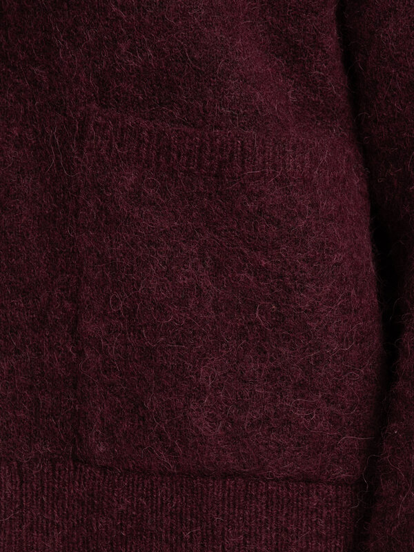 Selected Zipper cardigan Sia Ras 6. Rich in hue, soft in feel. This deep fig-coloured cardigan adds warmth and elegance t...