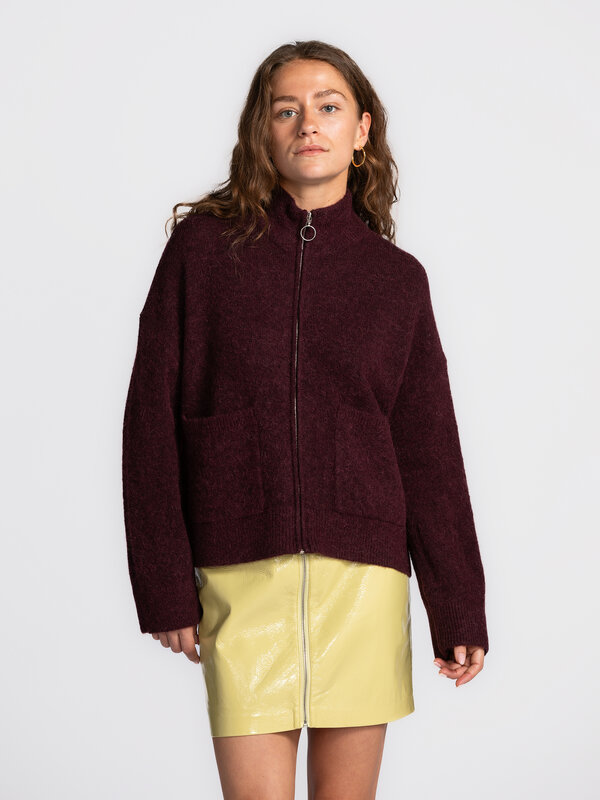Selected Zipper cardigan Sia Ras 3. Rich in hue, soft in feel. This deep fig-coloured cardigan adds warmth and elegance t...