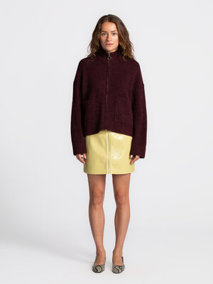 Zipper cardigan Sia Ras. Rich in hue, soft in feel. This deep fig-coloured cardigan adds warmth and elegance to your look...