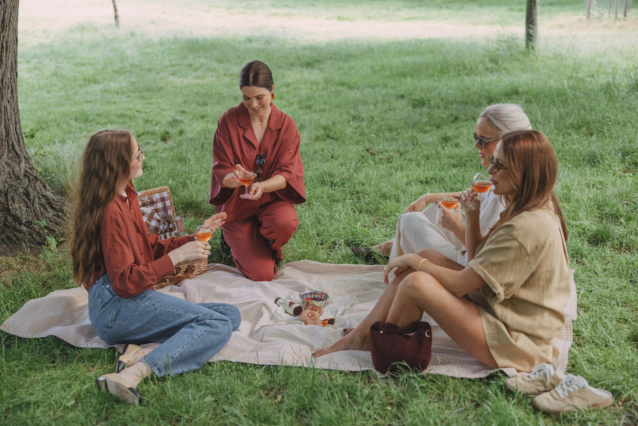 Les Soeurs Hemd Marlow 8. Burgundy breeze. Dit luchtige hemd in linnenmix met 3/4 mouw is een veelzijdige essential. De r...