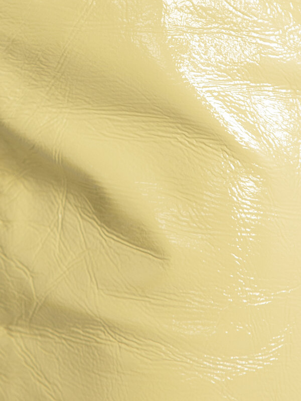 Edited Jupe mini Qeena 6. Let it shine ! Cette mini-jupe jaune est la pièce phare de votre tenue. Portez-la avec un t-shi...
