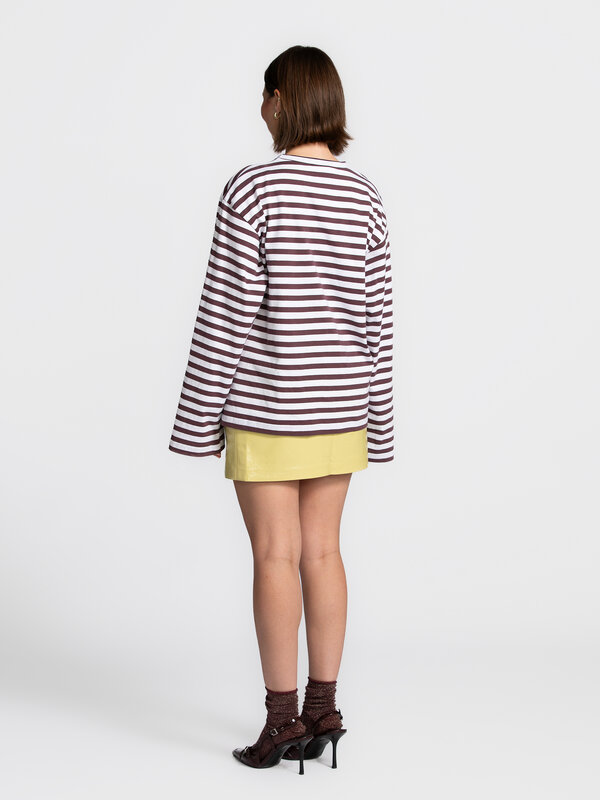 Edited Jupe mini Qeena 5. Let it shine ! Cette mini-jupe jaune est la pièce phare de votre tenue. Portez-la avec un t-shi...
