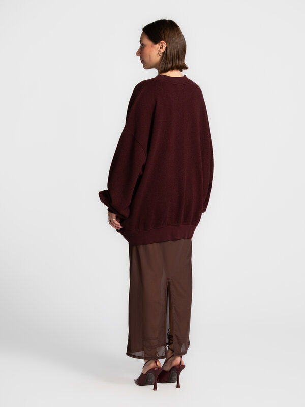 American Vintage Sweat Ytibay 5. Wrapped in burgundy. Ce pull bordeaux effet bouclé allie confort et style. Sa coupe un p...