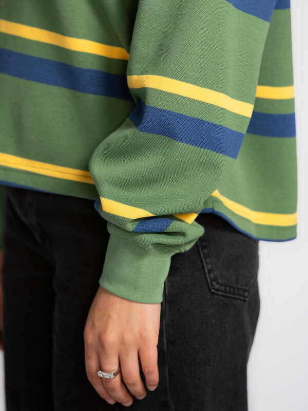 Les Soeurs Longsleeve T-Shirt Maxime 4. Easy does it. This green piqué long sleeve strikes the perfect balance between T-...