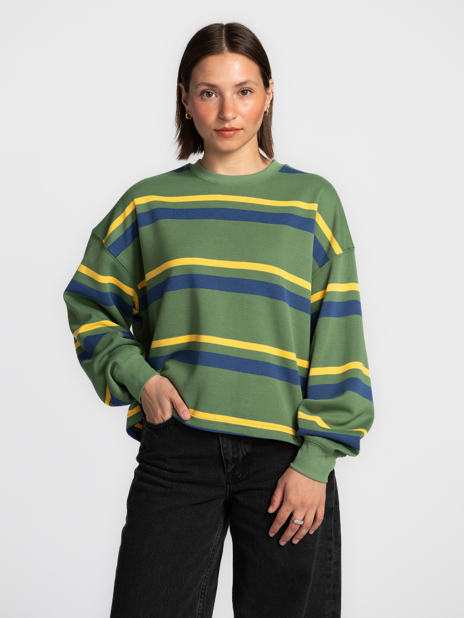 Les Soeurs T-shirt à manches longues Maxime 3. Easy does it. Ce long sleeve vert en piqué trouve l’équilibre parfait entr...