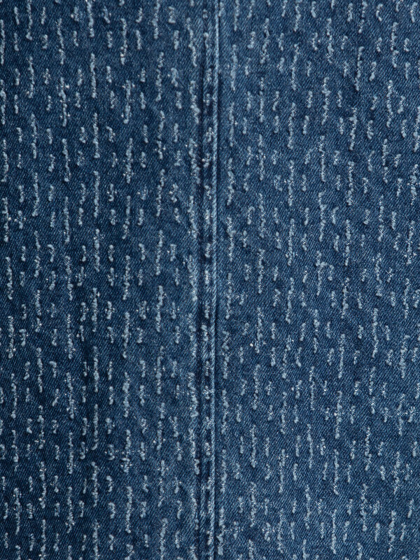 Edited Denim jurk Xristina 6. Denim dress with a hint of chic. Deze mouwloze denim jurk met subtiel tweedpatroon is pure ...