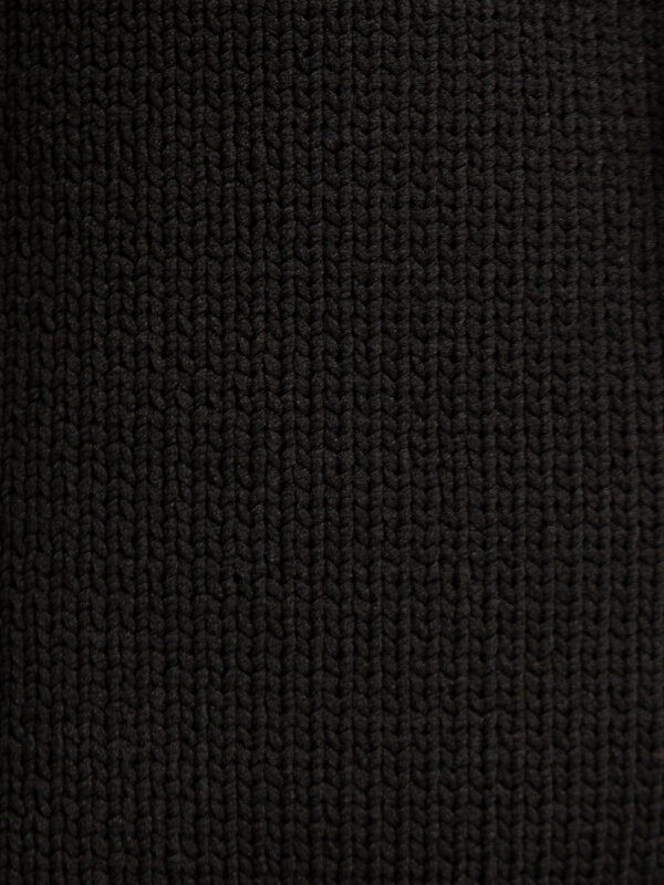 Les Soeurs Robe en maille Monti 6. La petite robe noire d’automne. Cette robe courte en fil tubulaire épais allie sobriét...
