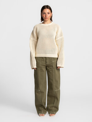 Sweater Mali. This ecru sweater in tube yarn will be your new favorite. The relaxed fit provides ultimate comfort without...