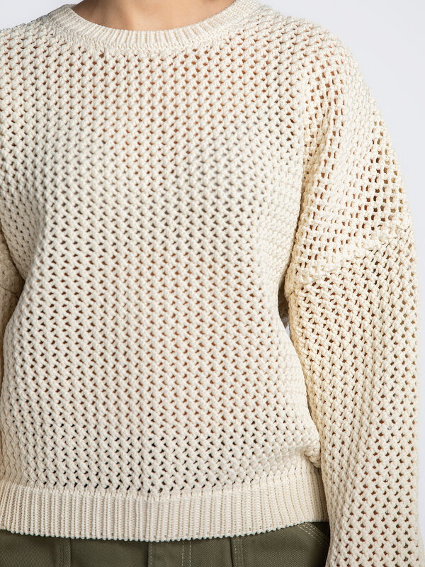 Les Soeurs Gebreide trui Mali 4. Deze ecru sweater in tube yarn is jouw nieuwe favoriet. De losse pasvorm zorgt voor ulti...