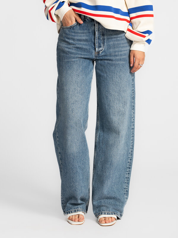 Les Soeurs Wijde jeans Marc 1. Meet your new favourite denim. Deze wide leg jeans is jouw go-to voor elke dag. Comfortabe...