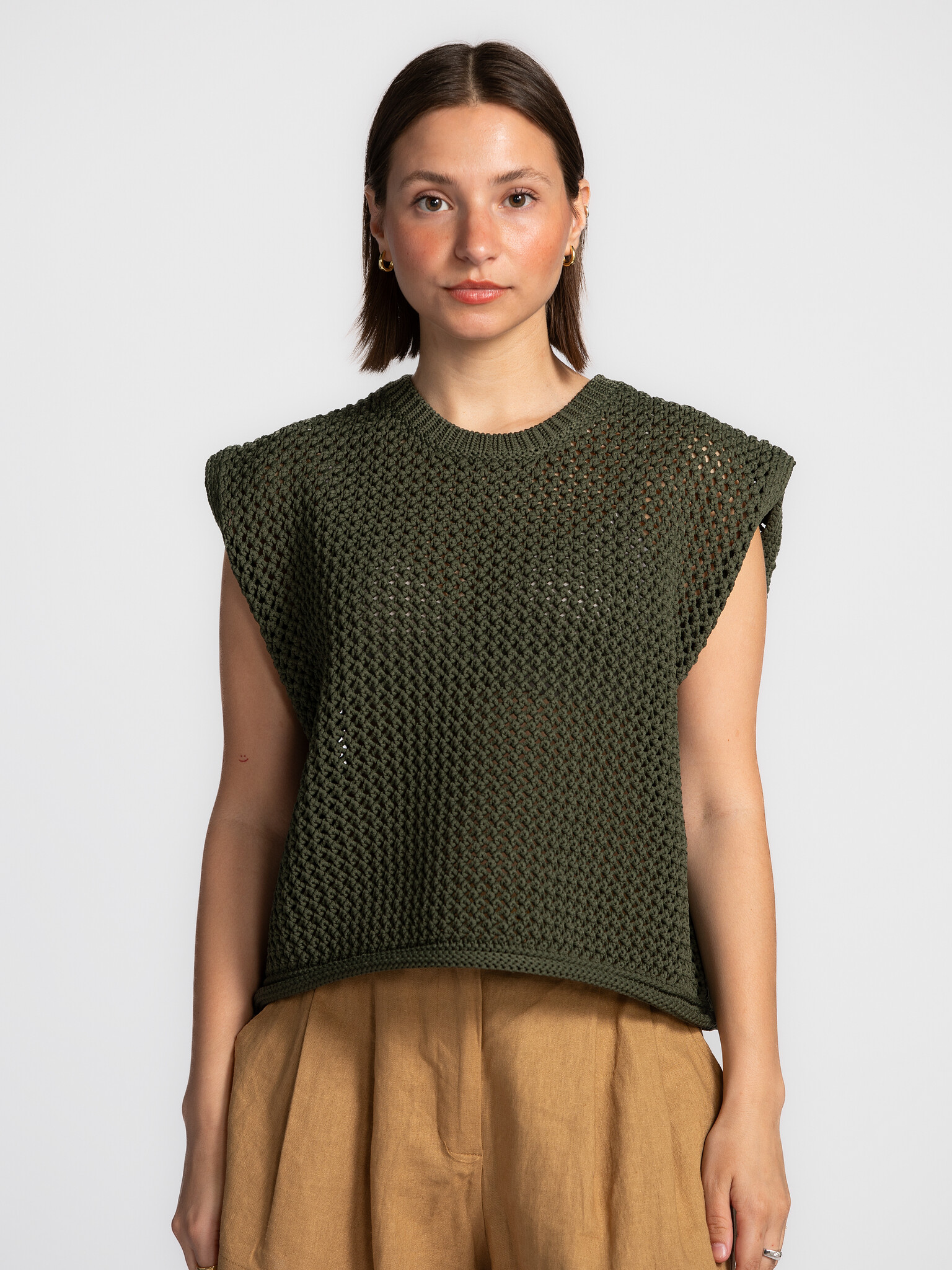 Les Soeurs Top en maille Mori 3. Maille décontractée avec une touche en plus. Ce top sans manches en fil tubulaire a une ...