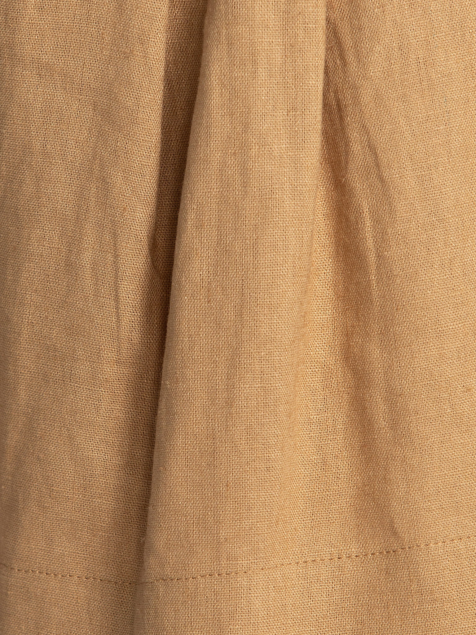 Les Soeurs Short en lin Marley 6. Élégance légère. Ce short taille haute en lin mélangé est à la fois chic et confortable...