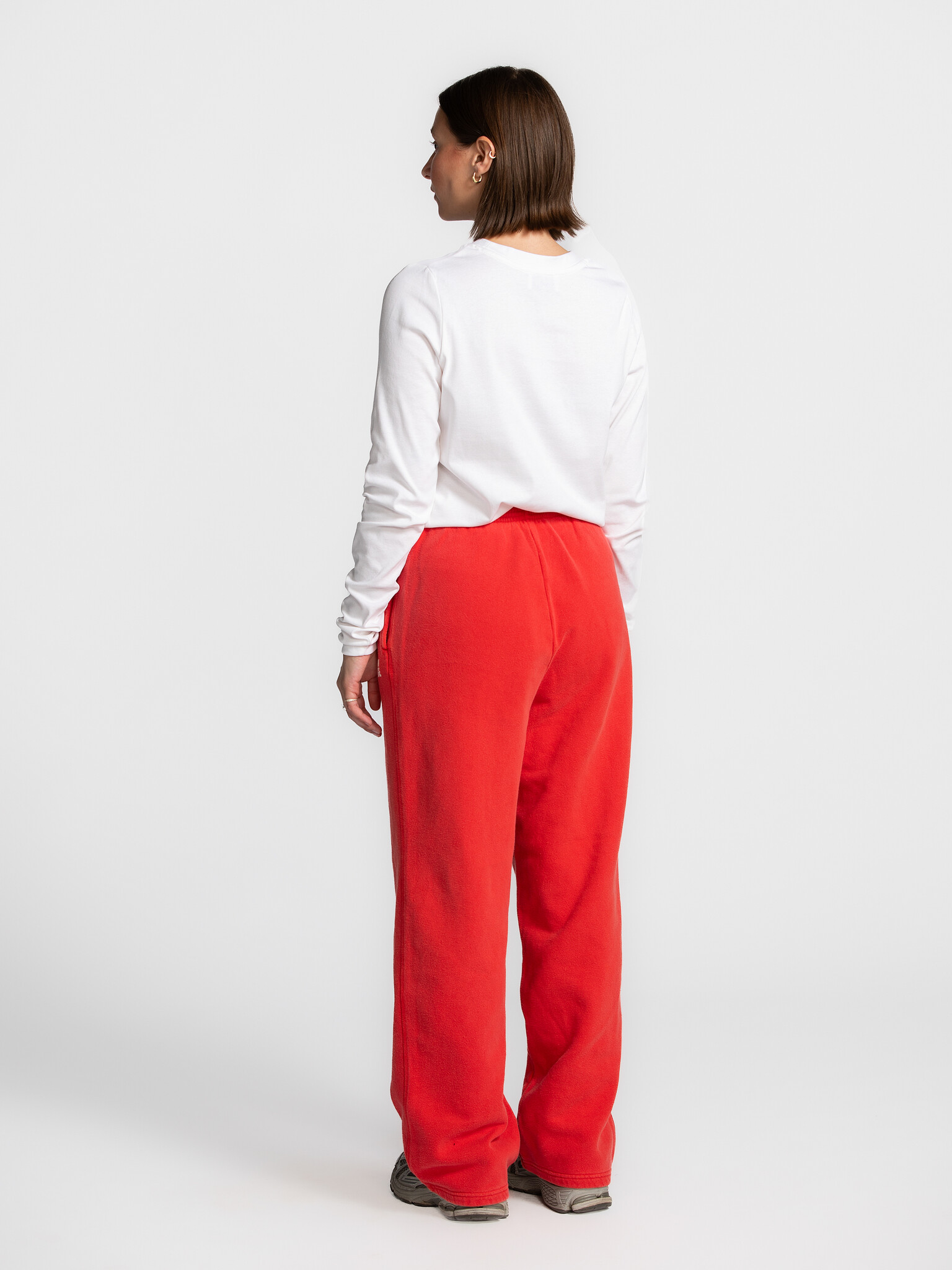 American Vintage Jogging Plizzy 5. Bold in red. Ce jogging droit rouge allie confort et sporty vibes. Confectionné en cot...