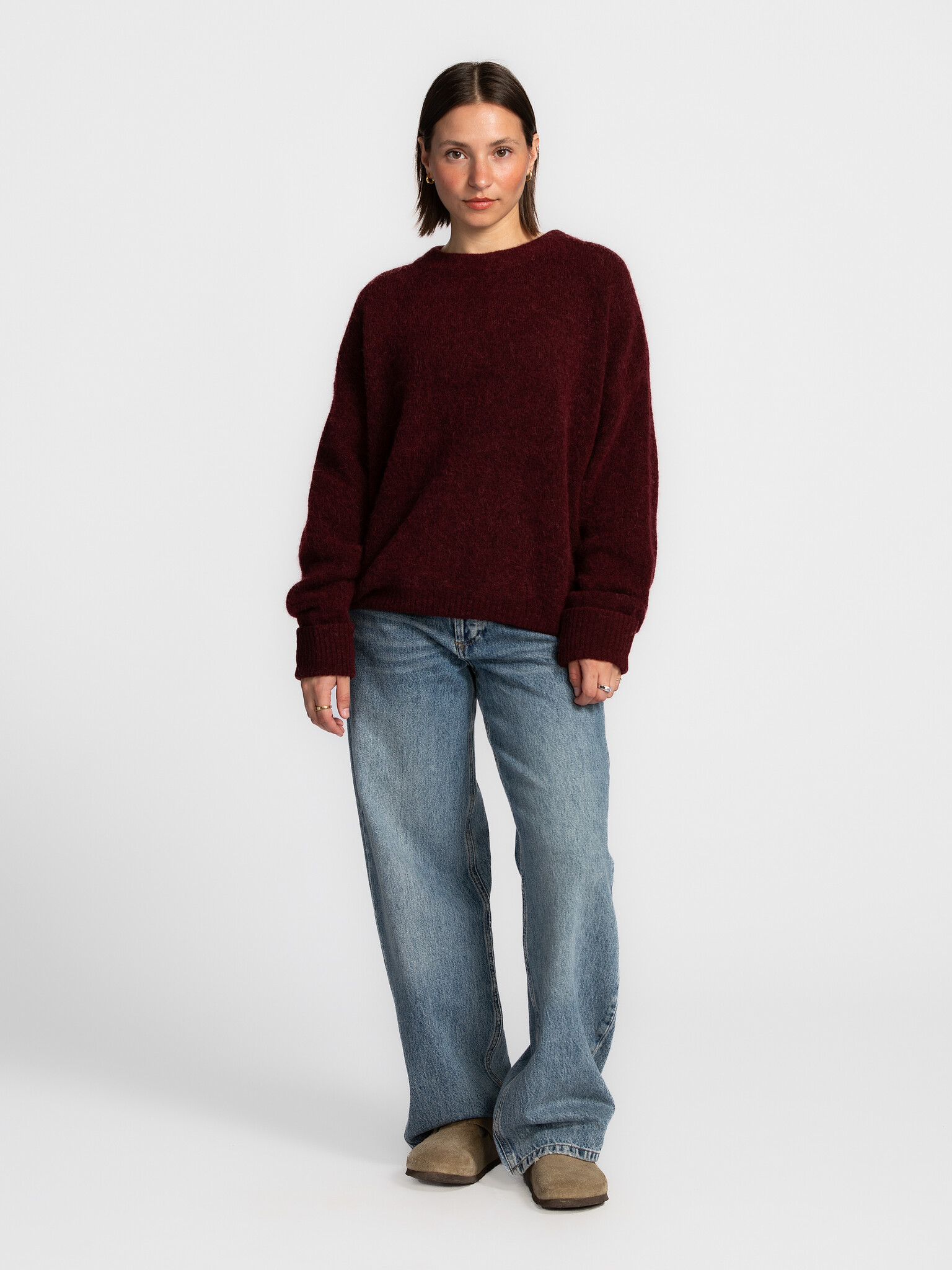 American Vintage Gebreide pull Vitow 1. So soft, so chic. Deze ultrazachte alpaca trui in dieprood combineert elegantie e...