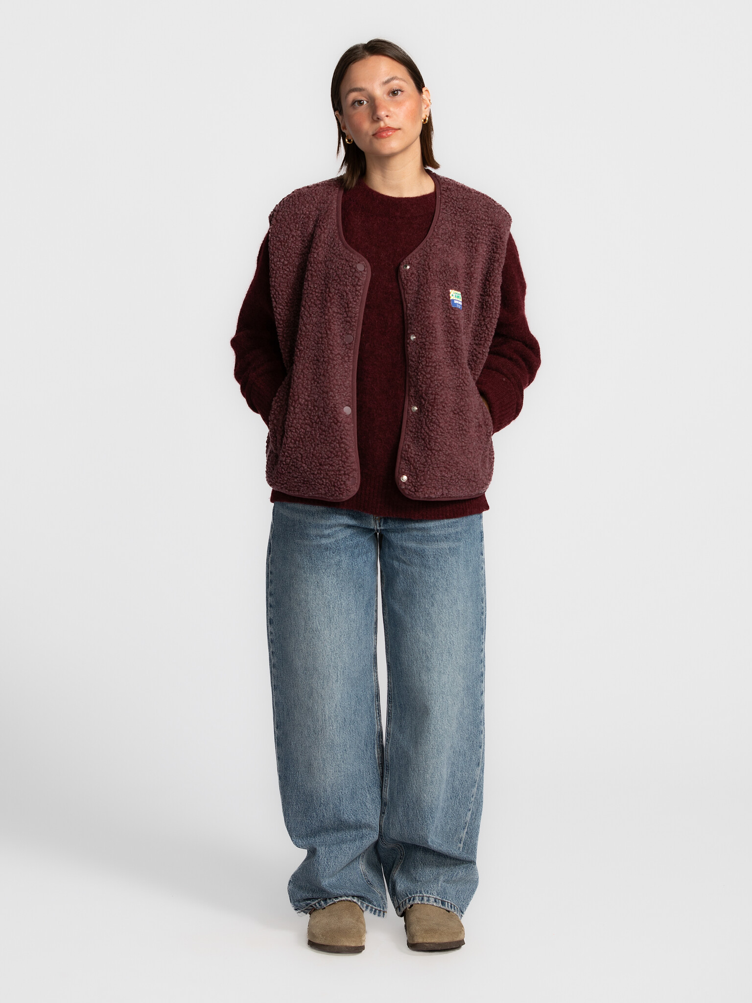 American Vintage Mouwloze Vest Hoktown 3. Berry cozy. Deze bordeaux teddyvest is de perfecte extra laag voor frisse dagen...