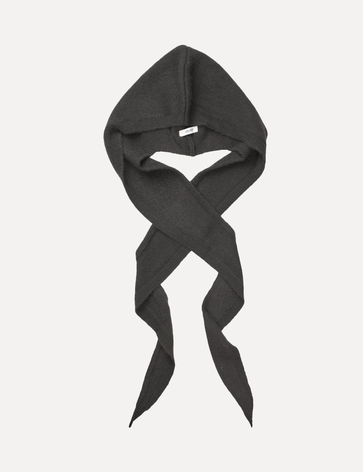 MBYM Sjaal met capuchon Wrappi 2. Meet the perfect winter accessory. Deze zachte sjaal beschermt tegen de koude en geeft ...