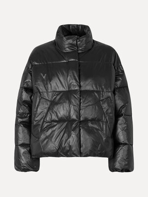 Doudoune Seraphina. Chaud et cool. Ce manteau en duvet noir vous garde au chaud tout en apportant une touche moderne et d...