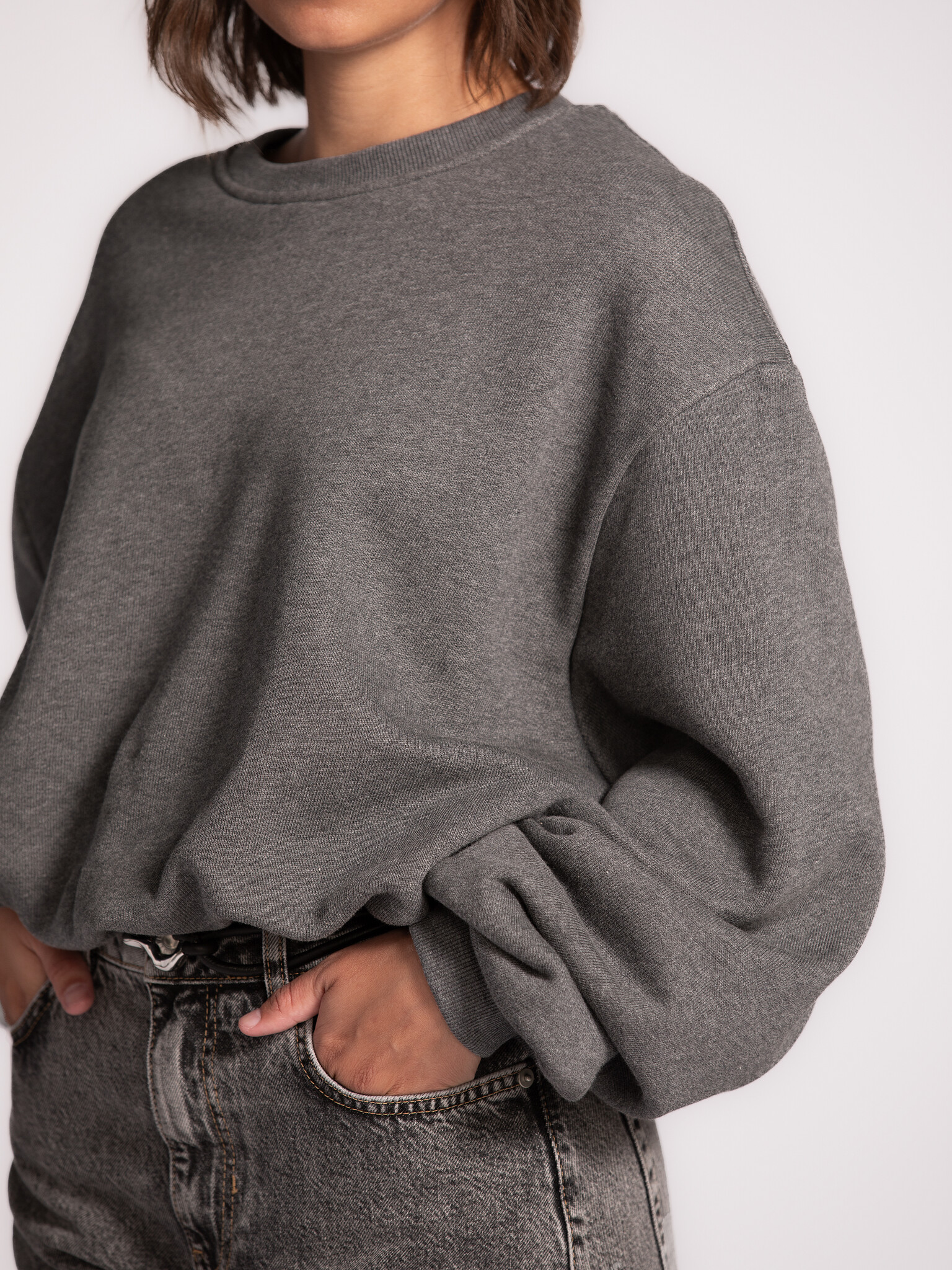 Les Soeurs Balloon sweater Metz 4. Soft, relaxed yet refined. This sweater in a cool grey tone brings harmony to your out...