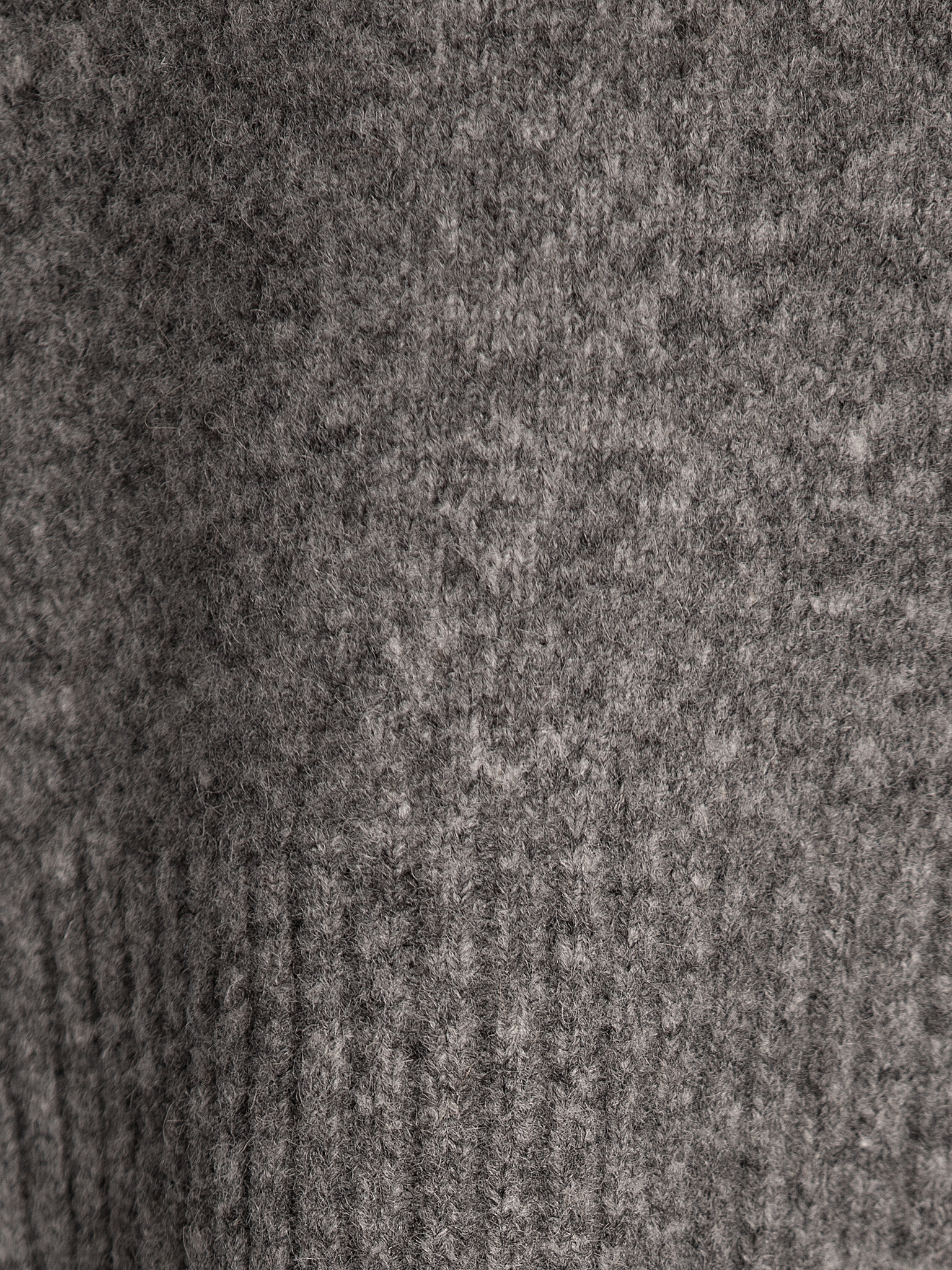 Les Soeurs Pull col polo Maas 6. Your new go-to grey essential. Ce pull gris à col polo élégant en laine douce est ultra ...