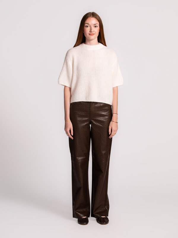 Le Marais Pull en maille Dora 3. Ce pull en maille à manches courtes et coupe relax est un incontournable des mois froids...