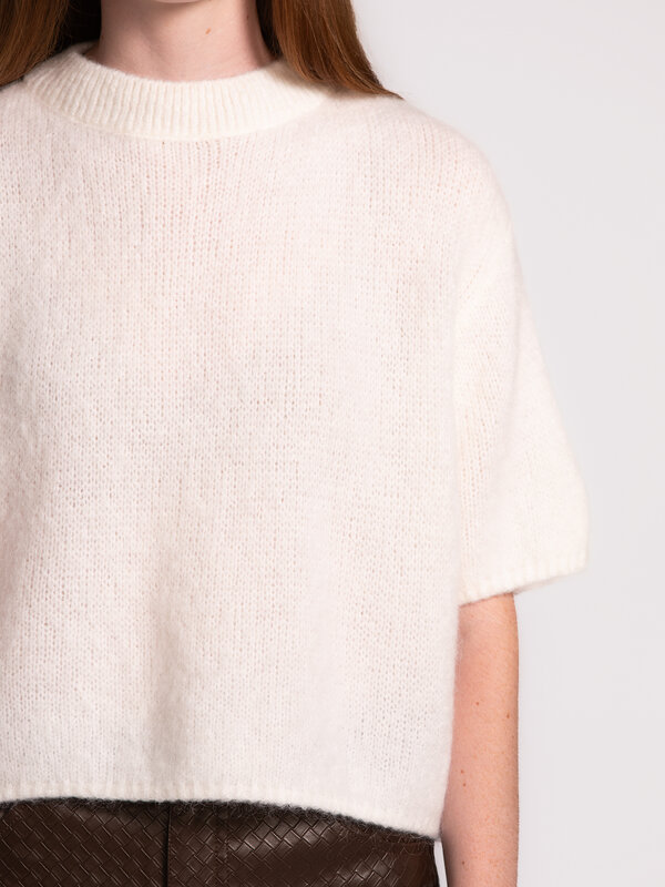 Le Marais Pull en maille Dora 4. Ce pull en maille à manches courtes et coupe relax est un incontournable des mois froids...