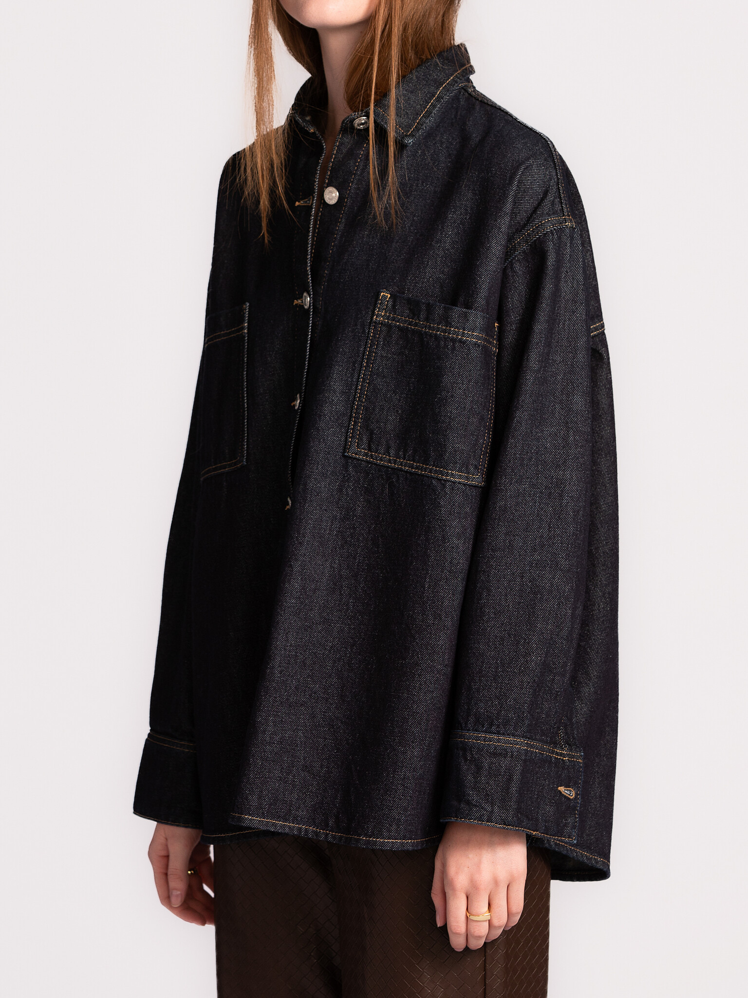 Les Soeurs Denimshirt Steven 4. Fan van denim, maar niet van voorspelbaar? Check. Dit kwalitatieve shirt combineert de co...