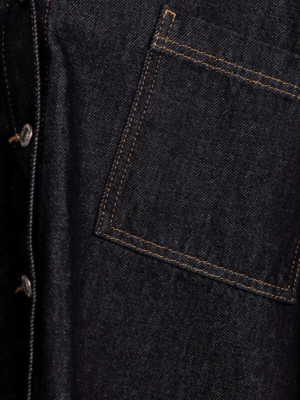 Les Soeurs Denimshirt Steven 6. Fan van denim, maar niet van voorspelbaar? Check. Dit kwalitatieve shirt combineert de co...