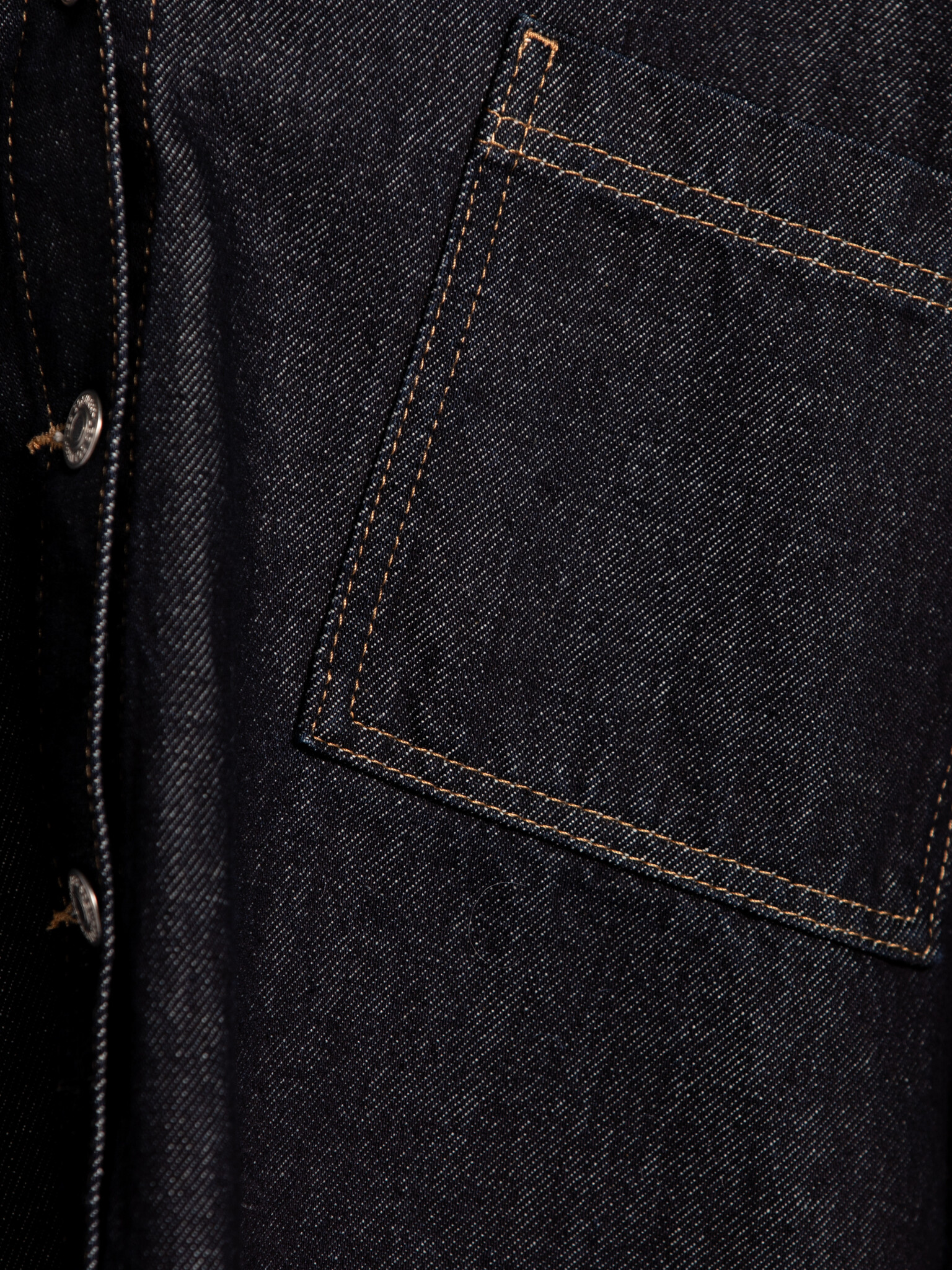 Les Soeurs Denimshirt Steven 6. Fan van denim, maar niet van voorspelbaar? Check. Dit kwalitatieve shirt combineert de co...