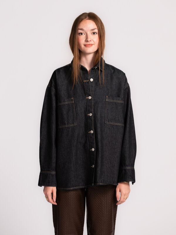 Les Soeurs Denimshirt Steven 1. Fan van denim, maar niet van voorspelbaar? Check. Dit kwalitatieve shirt combineert de co...