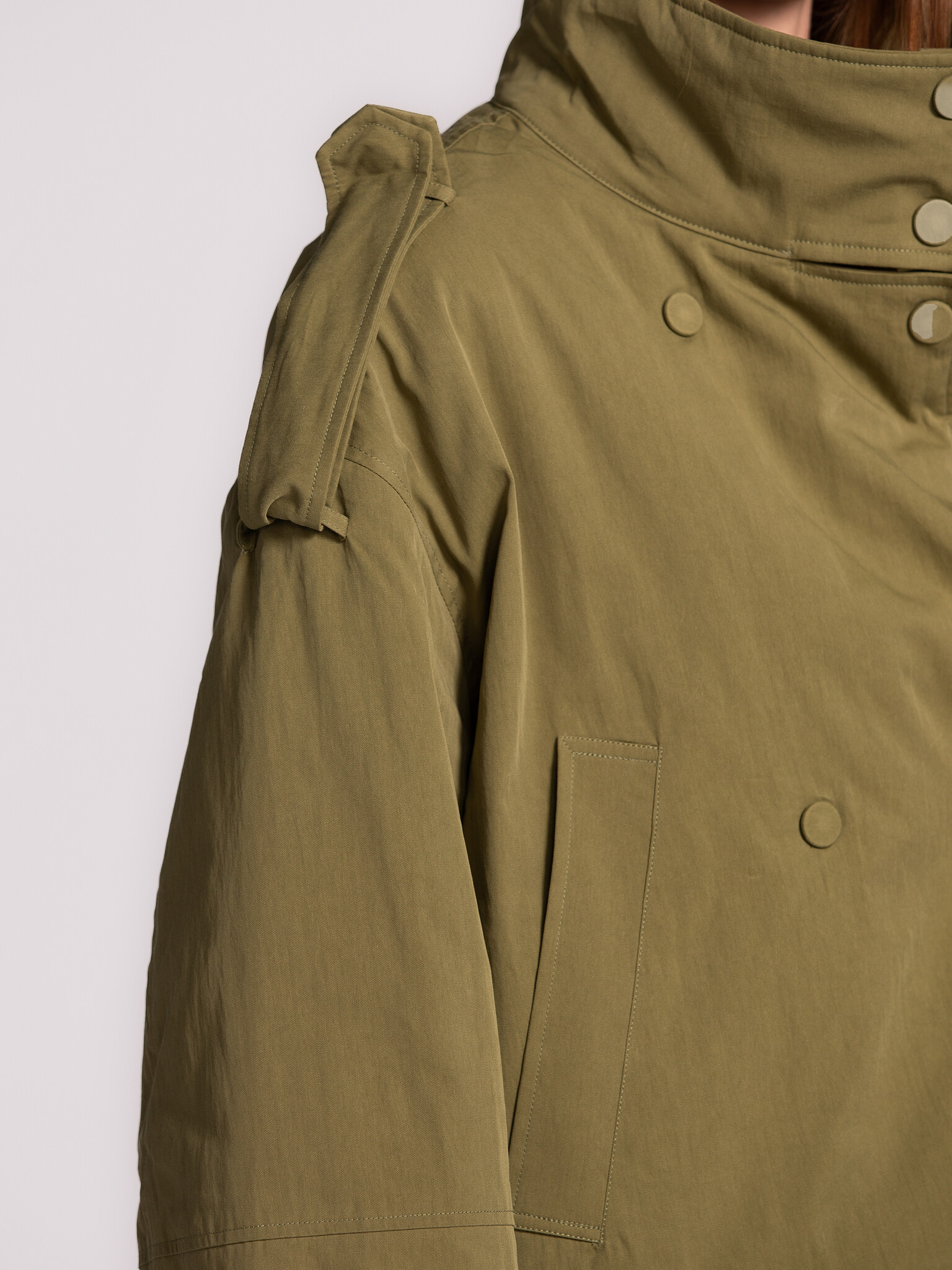 Edited Tussenjas Agatha 4. Crisp days call for khaki layers. Met dit groene tussenseizoen jasje ben je helemaal klaar om ...