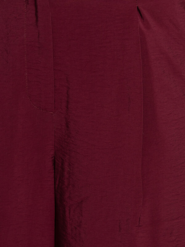 Selected Pantalon large Teresa 6. Elegant & effortless. Ce pantalon bordeaux à jambes larges dégage luxe et style. Idéal ...