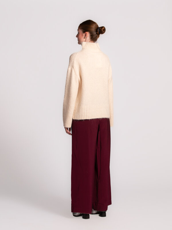 Selected Wide trousers Teresa 5. Elegant & effortless. These burgundy wide-leg trousers exude luxury and style. Ideal for...