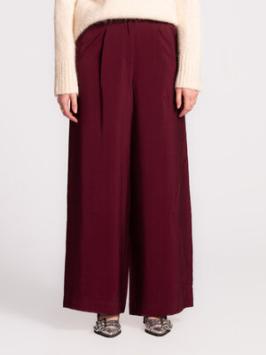 Pantalon large Teresa. Elegant & effortless. Ce pantalon bordeaux à jambes larges dégage luxe et style. Idéal pour une so...