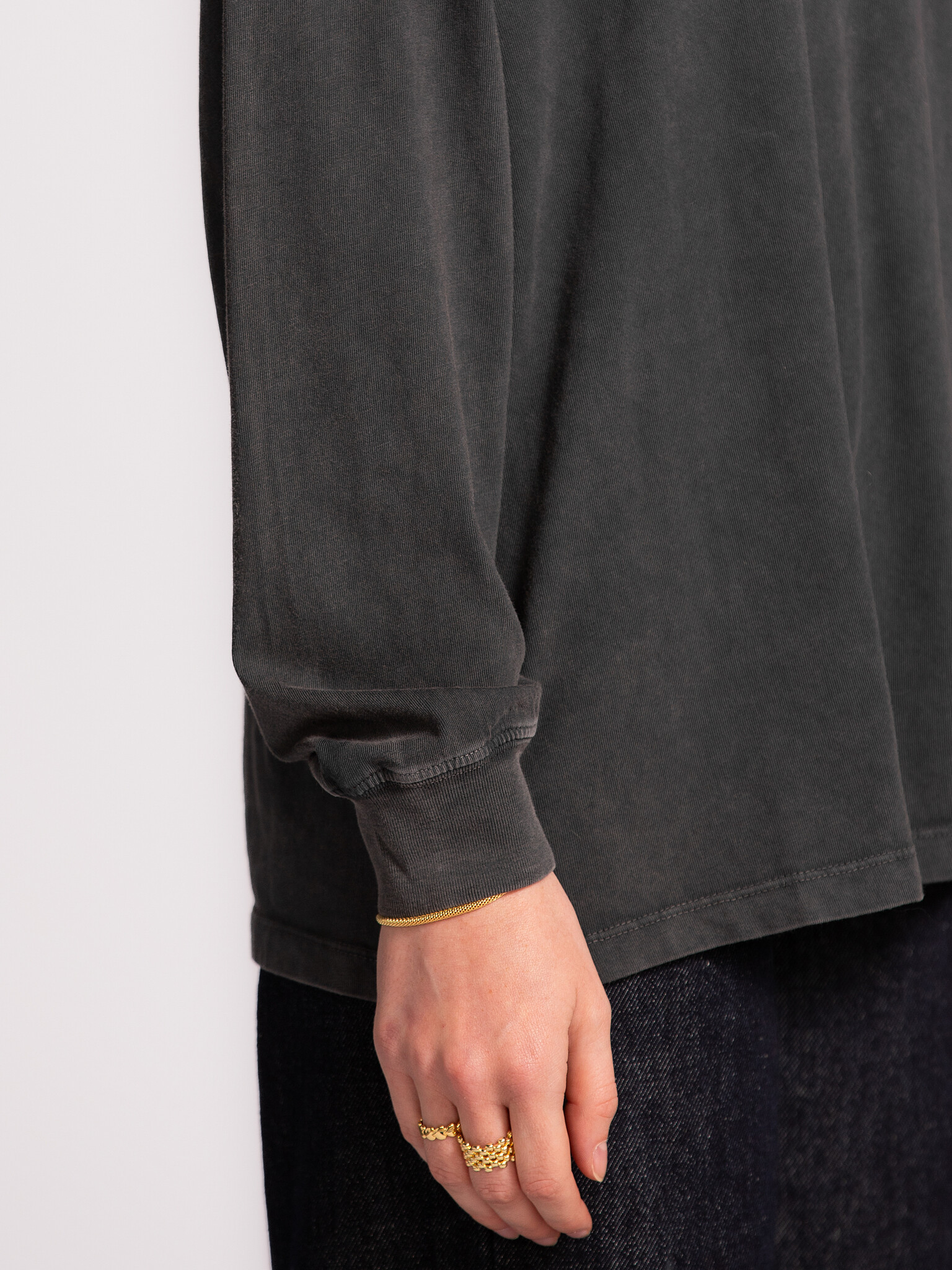 Les Soeurs Longsleeve T-shirt Cameron 4. Our longsleeve T-Shirt Cameron is the ultimate go-to during fickle weather. Desi...