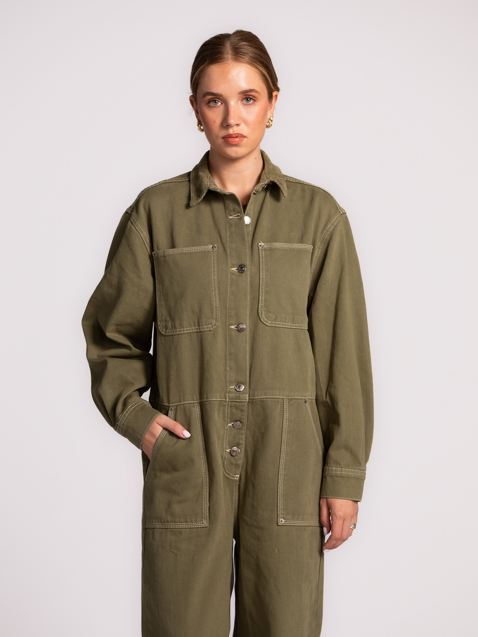 Les Soeurs Contrast stitch jumpsuit Mono 3. This khaki jumpsuit with contrast stitching adds an instant cool touch to you...