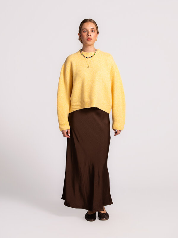Les Soeurs Pull col rond Megan 3. Soft as butter, fresh as fall. Le jaune beurre reste la couleur du moment. Cette teinte...