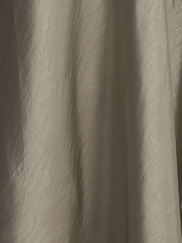 MBYM Satijnen Maxirok Maila 6. Met haar zachte pastelgroene kleur geeft deze rok elke look een elegante, glamoureuze uits...