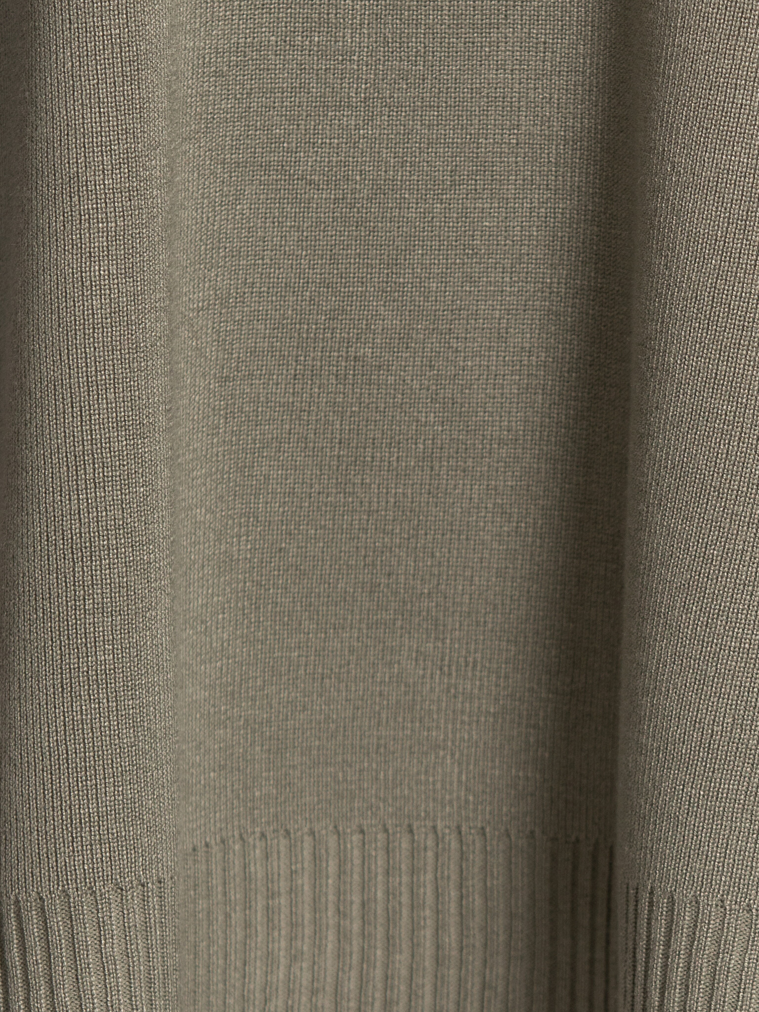 MBYM Knitted sweater Sitta 6. This light green short-sleeve knitted sweater is a versatile wardrobe essential. Its soft k...