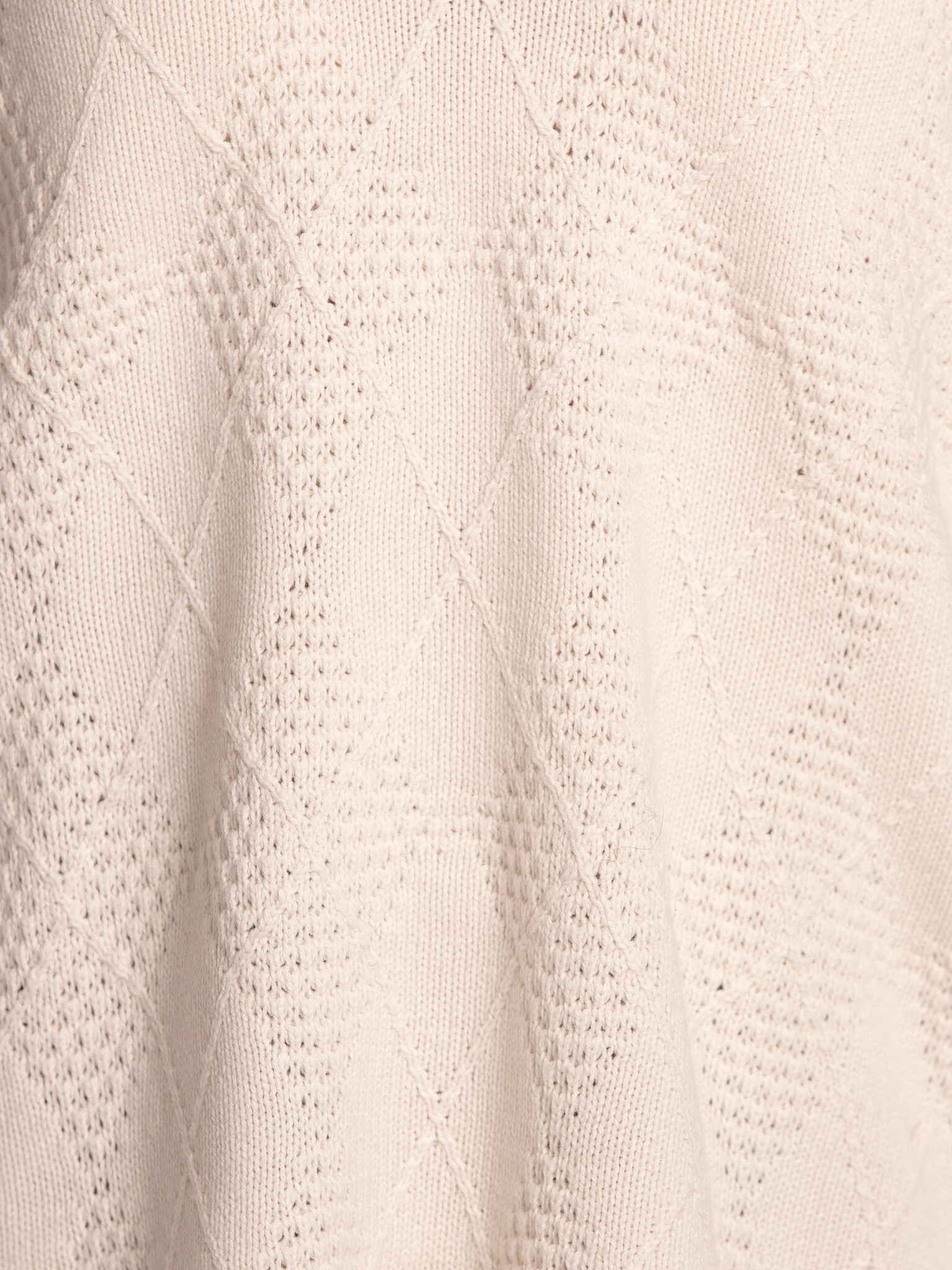 Selected Pull à col en V Ea 6. Winter whites. Enveloppez-vous dans ce pull d’hiver doux et ultra-confortable. La teinte c...