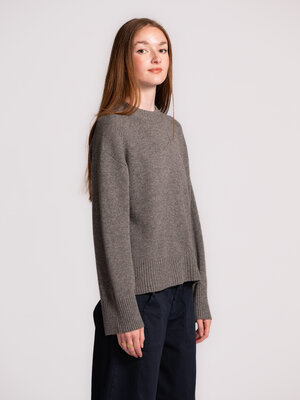 Pull Cille. La saison des mailles est arrivée. Ce pull gris en mélange de laine et cachemire est le basique parfait pour ...