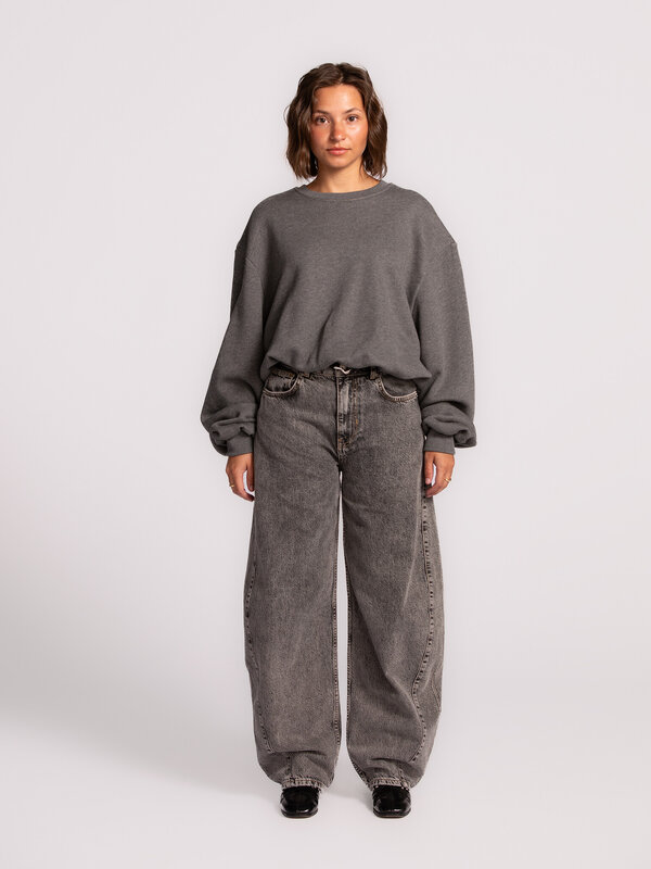 Edited Jean ballon Camilla 3. Journées denim. Ce jean gris ballon-fit est parfait en toutes occasions. Le tissu 100 % cot...