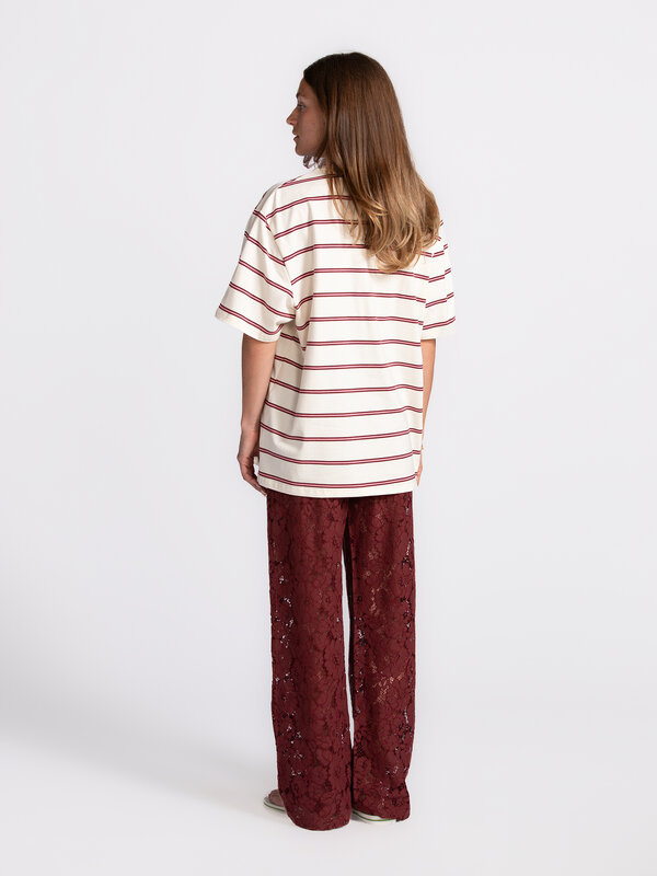 Les Soeurs T-shirt rayé Channing 3. Yes, we found it : le T-shirt rayé parfait ! Ce modèle oversize au motif à rayures es...