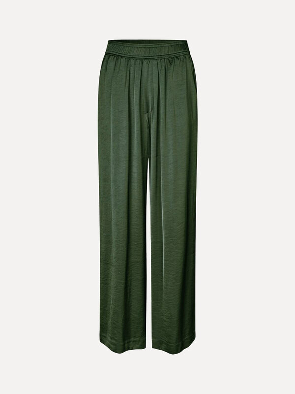 MBYM Pantalon large Asaka 1. Comfy & chic. Ce pantalon large en satin allie confort et style. Les jambes longues et fluid...