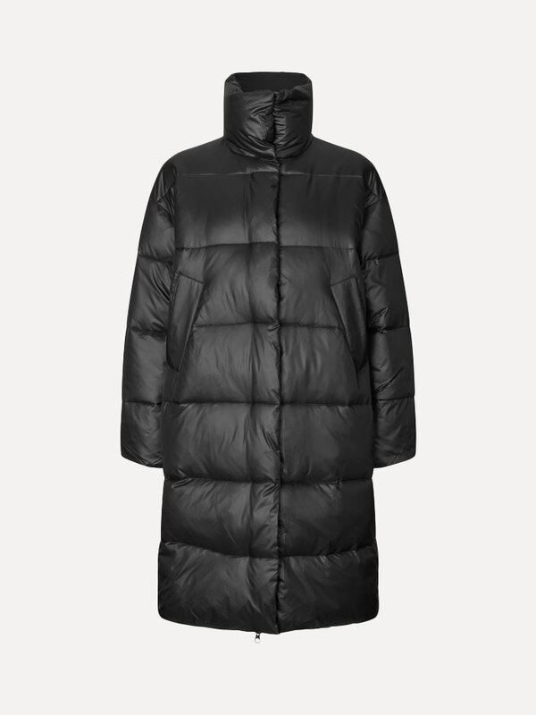 MBYM Long Coat Seraphina Reyan 1. Looking for a warm companion for chilly days? This long black puffer jacket makes every...