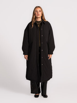 Bomber Martin. Cozy up in style. Deze lange zwarte bomberjas met kraag is heerlijk zacht en sluit comfortabel aan. Perfec...